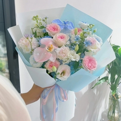 粉玫瑰蝴蝶兰混搭花束